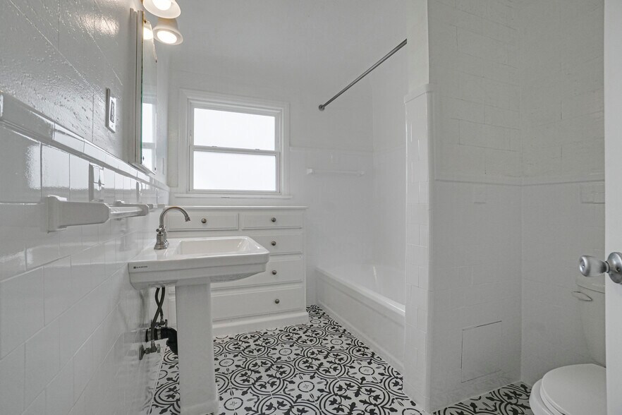 More Photos Of 2250 Magnolia Ave, Long Beach Multifamily For Sale