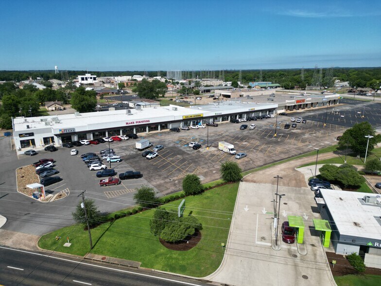 More Photos Of 102-110 Midtown Dr, Kilgore General Retail For Lease