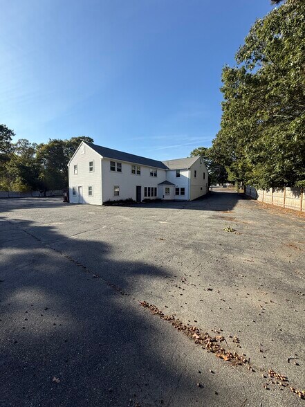 More Photos Of 1047 Falmouth Rd, Hyannis Office For Lease