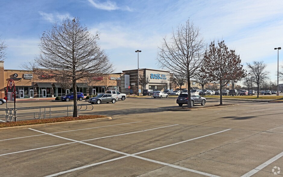 More Photos Of I-20, Dallas Unknown For Lease