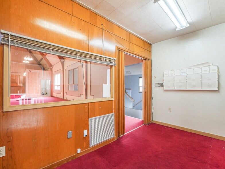 More Photos Of 9630 74 Av NW, Edmonton Flex For Sale