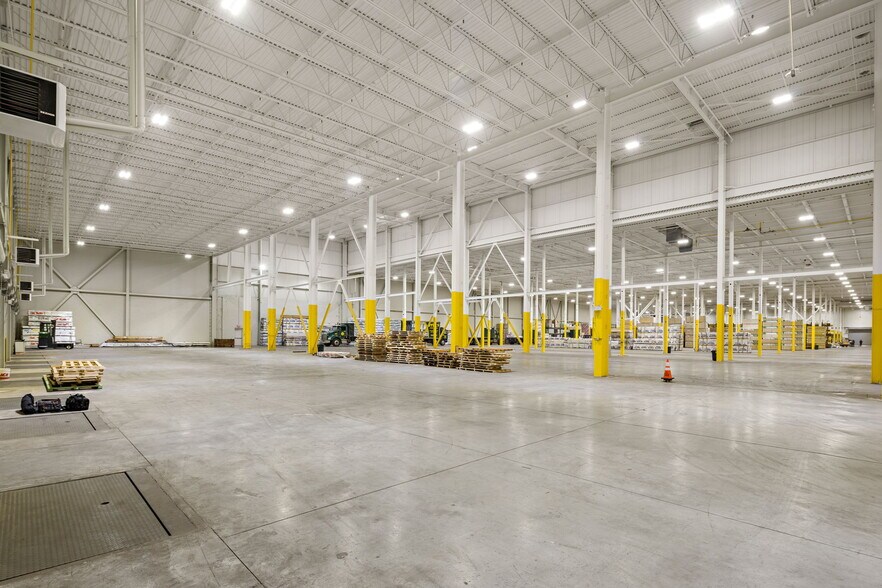 More Photos Of 6001 Tonnelle Ave, North Bergen Warehouse For Lease