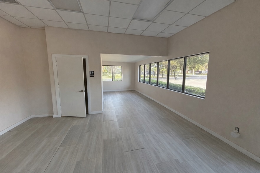 More Photos Of 11300-11354 Wiles Rd, Coral Springs General Retail For Lease