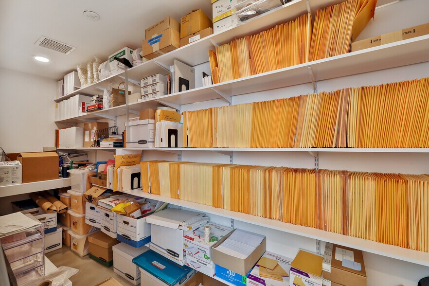 More Photos Of 1033-1037 Polk St, San Francisco Loft Creative Space For Lease