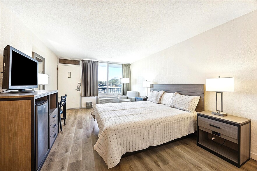 More Photos Of 2208 Highway 71 S, Columbus Hotel For Sale