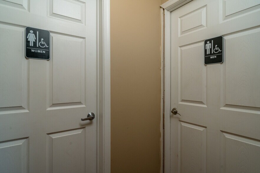 More Photos Of 2323 W Main St, Waynesboro General Retail For Sale