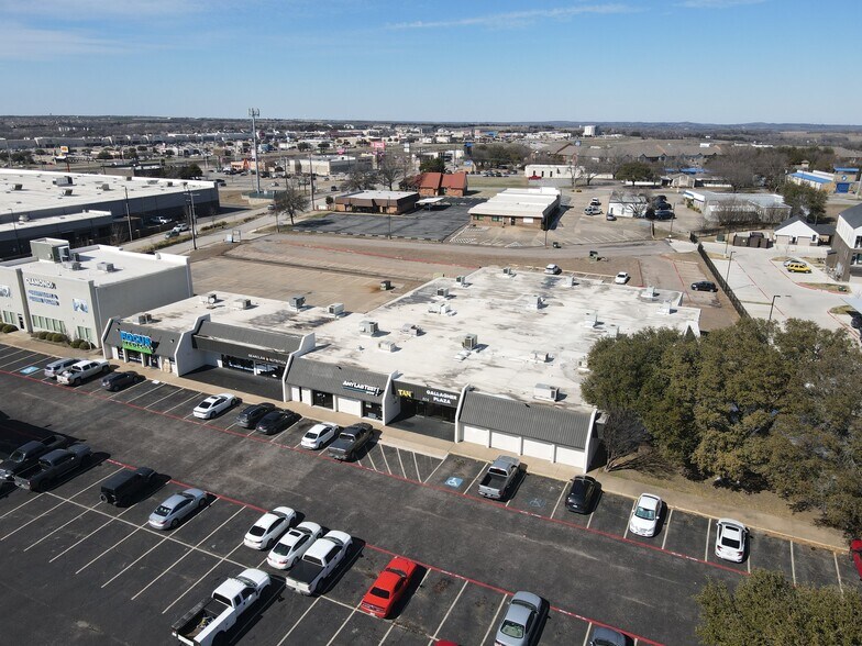 More Photos Of 809 Gallagher Dr, Sherman General Retail For Sale