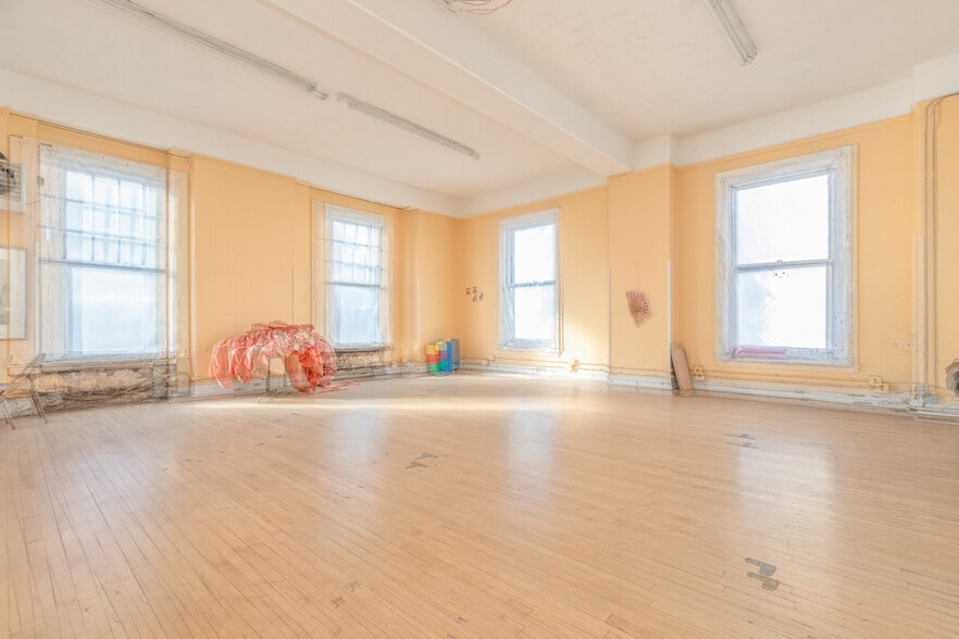 More Photos Of 1411 Locust St, Saint Louis Shelter For Sale