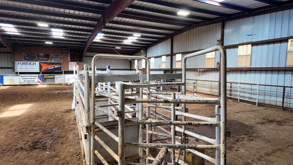 More Photos Of 99 Stacks Dr, Damascus Horse Stables For Sale