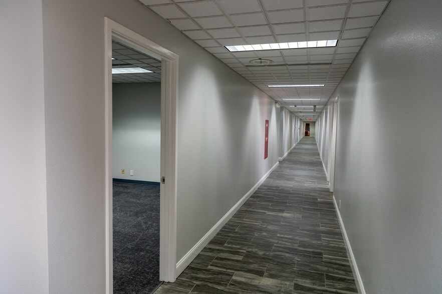 More Photos Of 125 W Missouri Ave, Midland Office For Lease