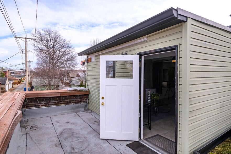 More Photos Of 5001 Pernod Ave, Saint Louis Flex For Sale