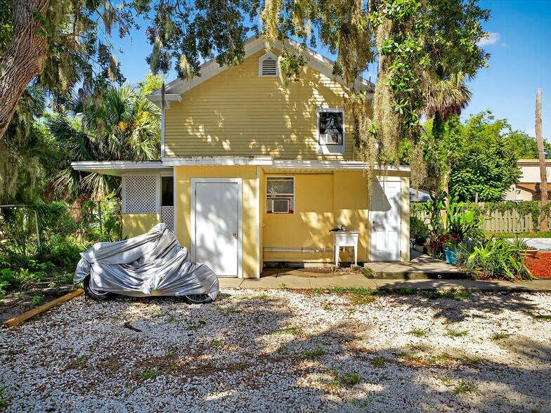 More Photos Of 219 Magnolia Ave, Daytona Beach Storefront Retail Residential For Sale