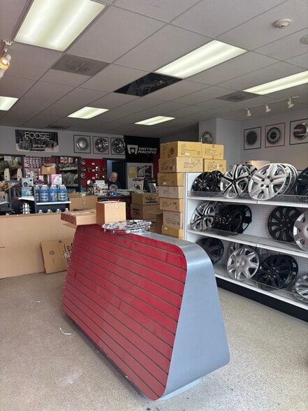 More Photos Of 13604-13628 S Cicero Ave, Crestwood Unknown For Lease