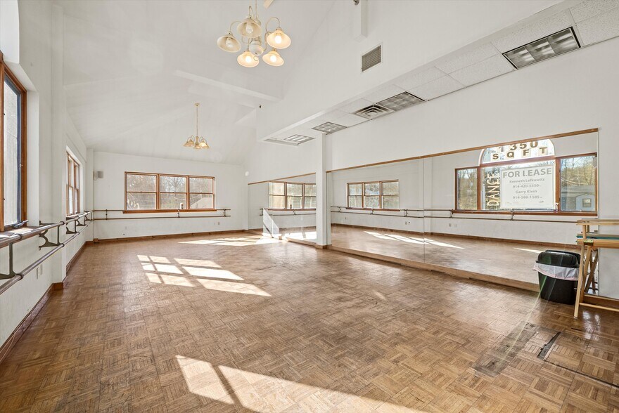 More Photos Of 24 Old Albany Post Rd, Croton-on-Hudson Medical For Lease