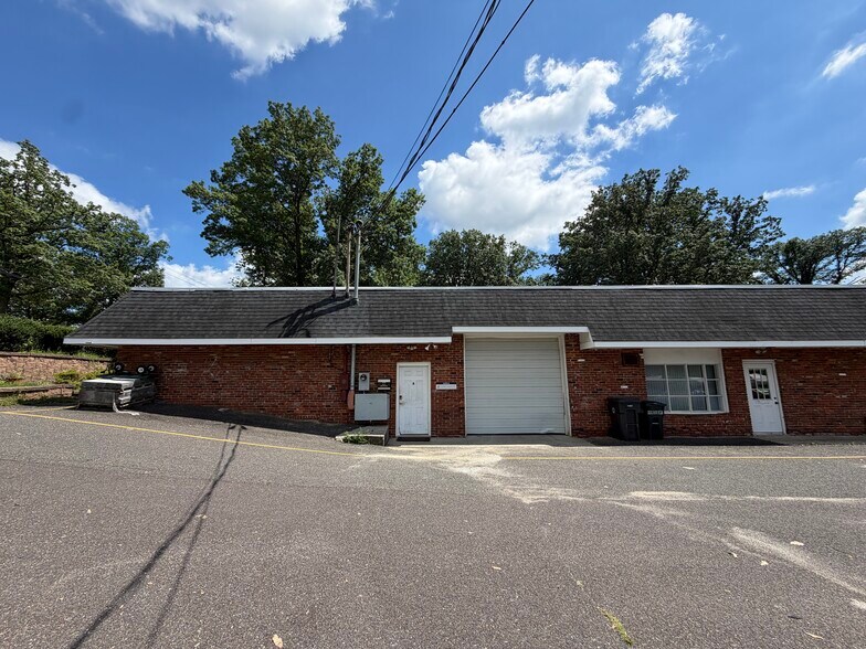 More Photos Of 521 Irish Hill Rd, Runnemede Light Distribution For Sale