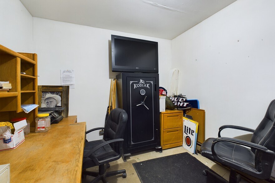 More Photos Of 213and 233 Main st, Roy Restaurant For Sale