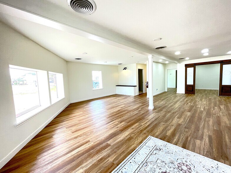 More Photos Of 449 S 17th St, West Columbia Office For Sale