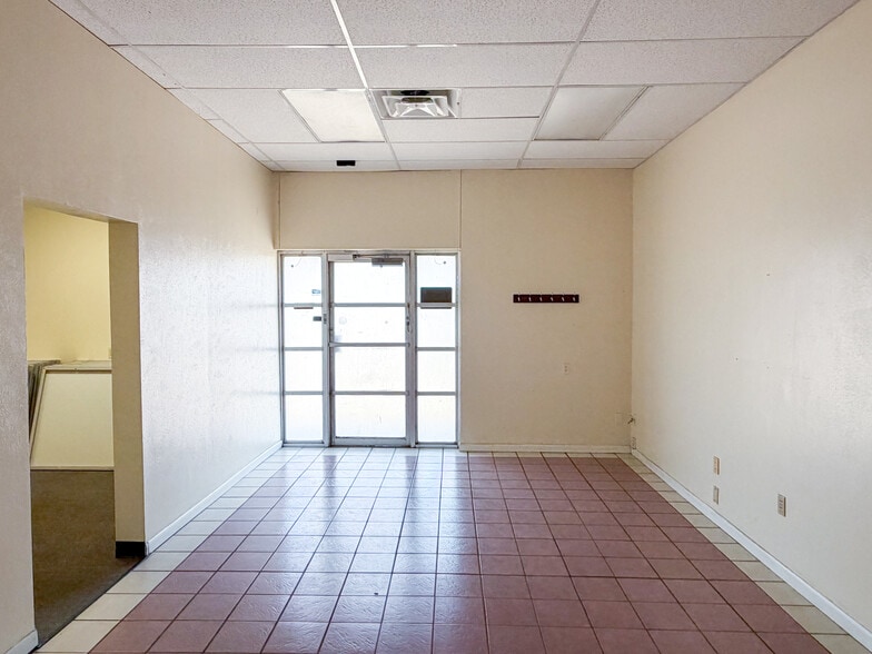 More Photos Of 3850 South Fwy, Fort Worth Flex For Sale