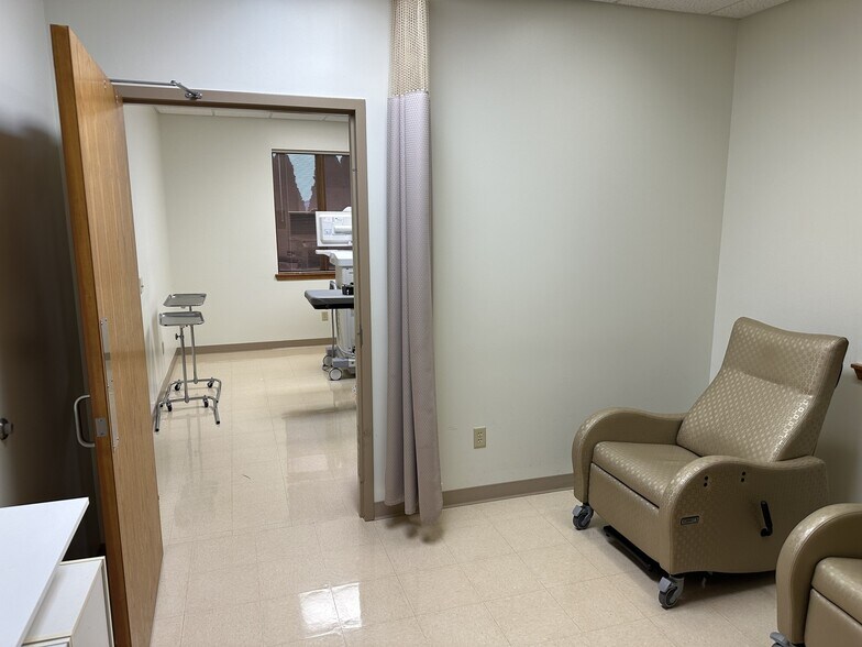 More Photos Of 461 Brown Blvd, Bourbonnais Medical For Lease