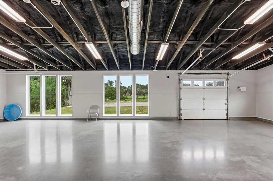 More Photos Of 1410 Live Oak Rd, Leander Showroom For Sale