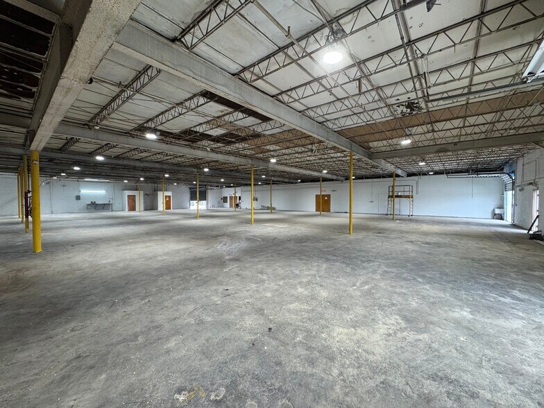 More Photos Of 3601 NW 54th St, Miami Warehouse For Lease