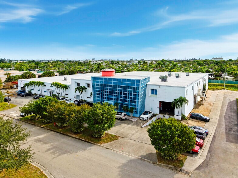 More Photos Of 4348 Westroads Dr, West Palm Beach Manufacturing For Sale