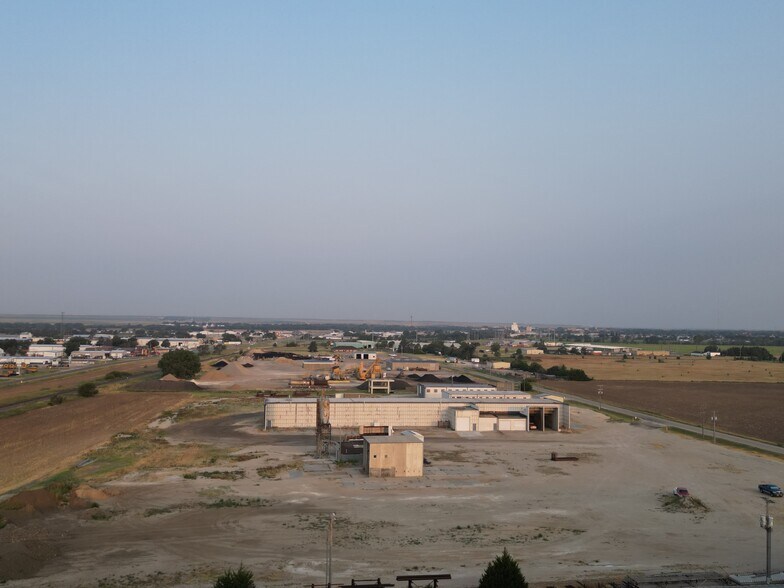 More Photos Of 2500 E 9th St, Hays Warehouse For Sale