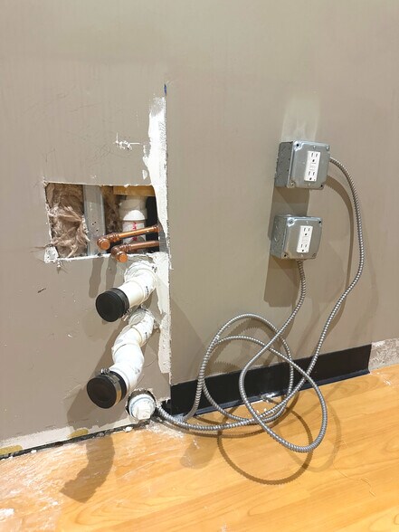 More Photos Of 471-479 W Central St, Franklin Freestanding For Lease