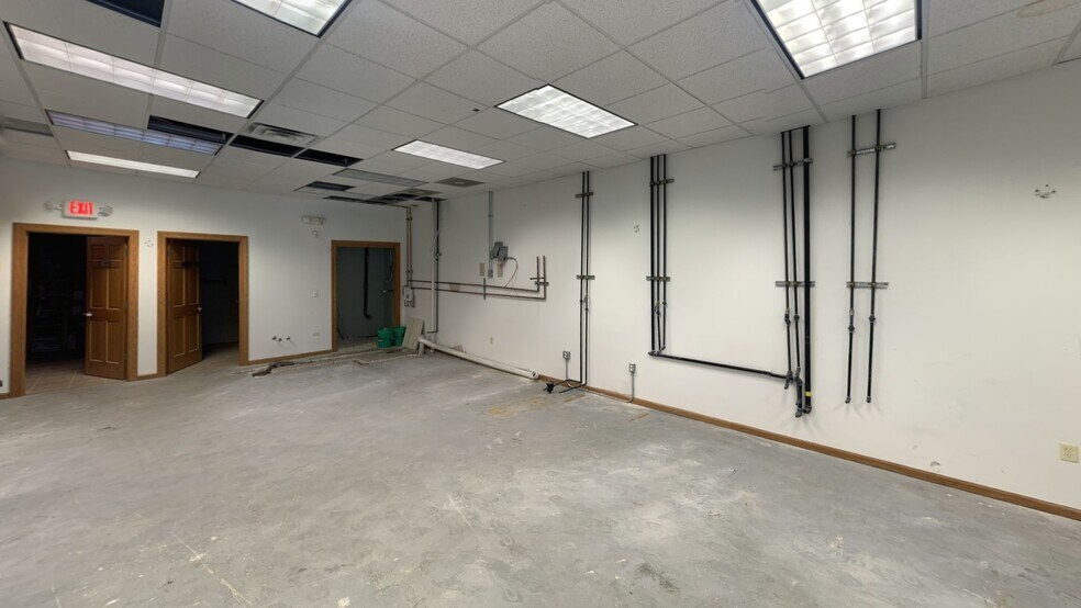 More Photos Of 1300 N Cedar Rd, New Lenox General Retail For Lease