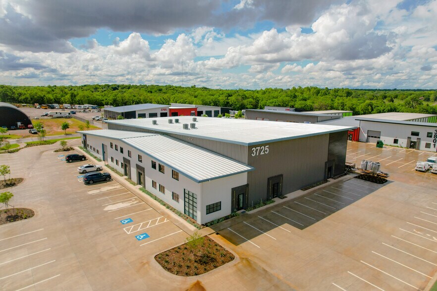 More Photos Of 3725 NE 104th St, Oklahoma City Light Distribution For Lease