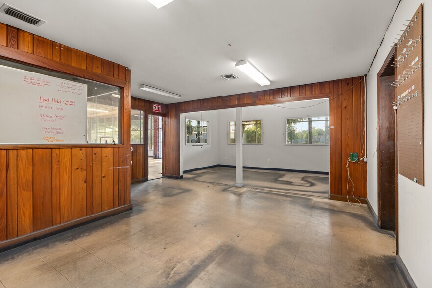 More Photos Of 1118 N Magnolia Ave, Ocala Warehouse For Sale