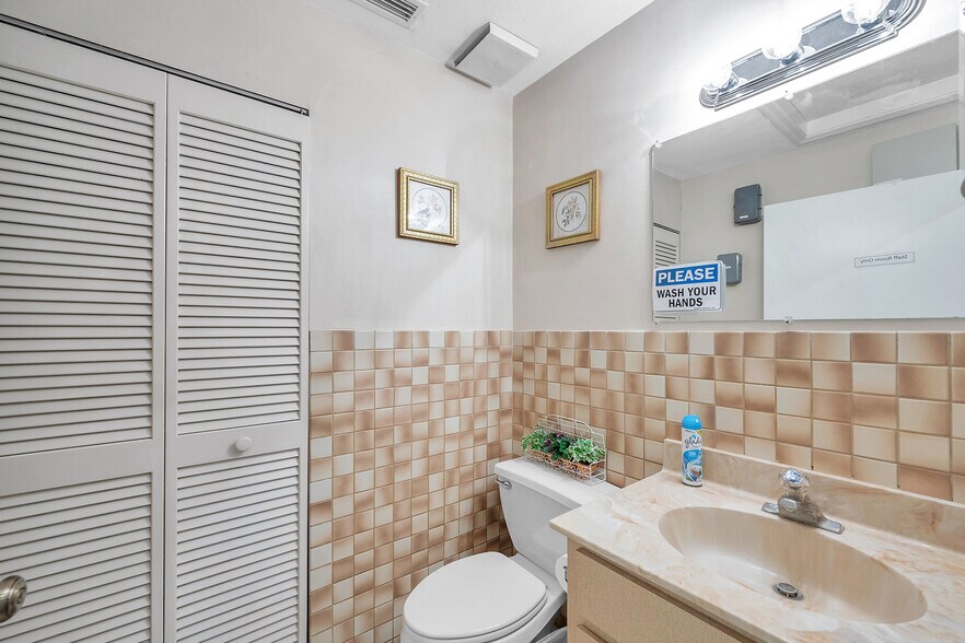 More Photos Of 8200 Seminole Blvd, Seminole Medical For Sale