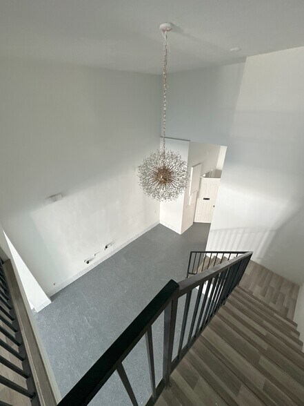 More Photos Of 1101-1119 S La Brea Ave, Los Angeles Freestanding For Lease