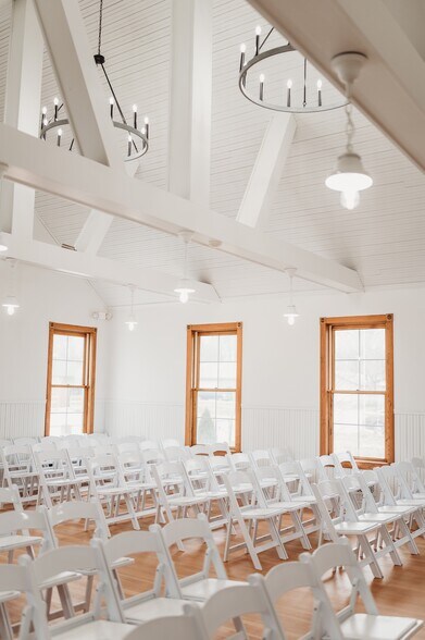 More Photos Of 109 E B St, Cedar Creek Freestanding For Sale