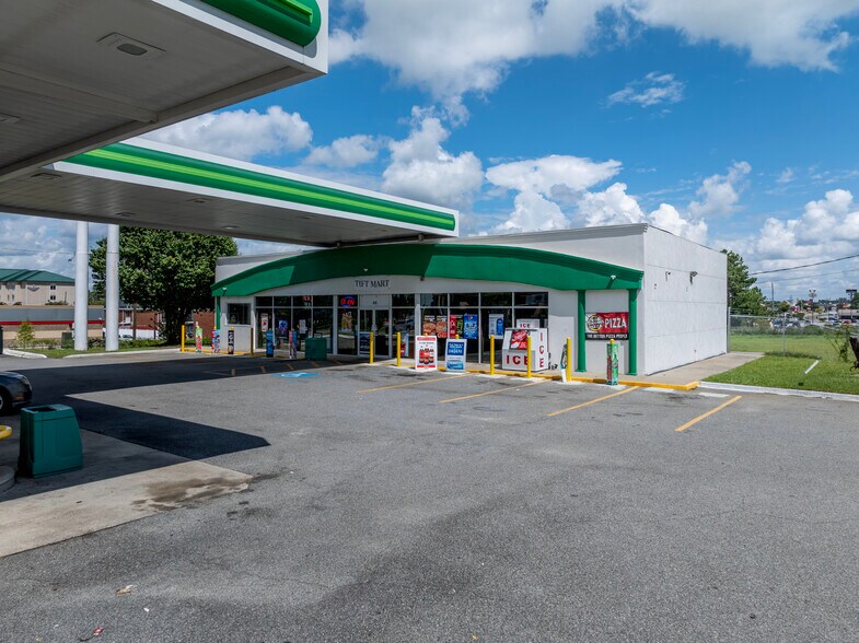 More Photos Of 805 7th St W, Tifton Service Station For Sale