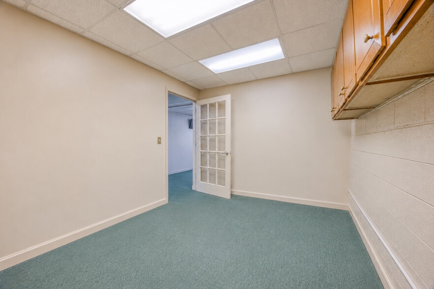 More Photos Of 20825 Plymouth Rd, Detroit Medical For Sale