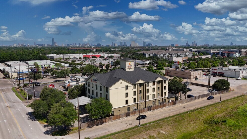 More Photos Of 1055 McNee Rd, Houston Hotel For Sale