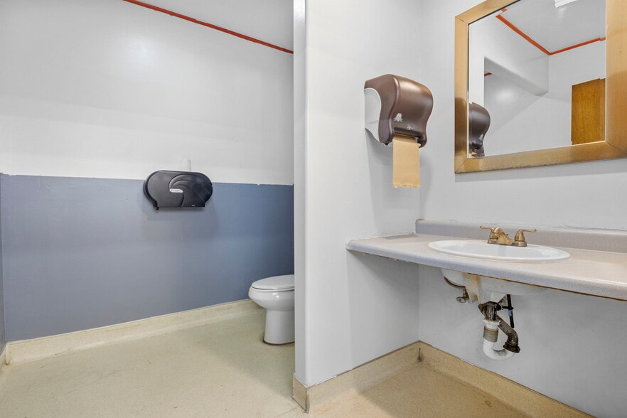 More Photos Of 10 E Main St, Castle Dale Convenience Store For Sale