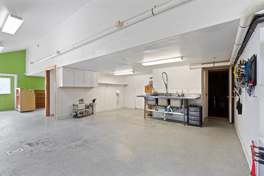 More Photos Of 152 Fairfield St, Oakland Flex For Sale