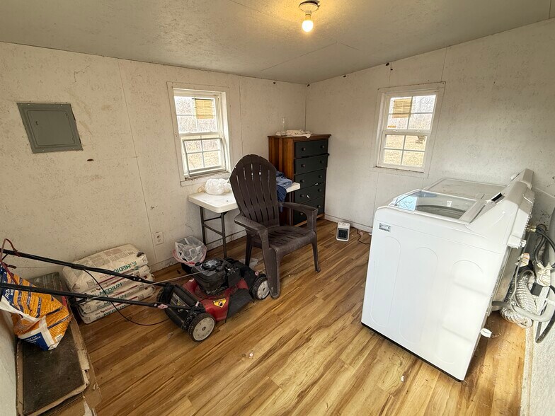 More Photos Of 25377 Welling rd, Welling Apartments For Sale