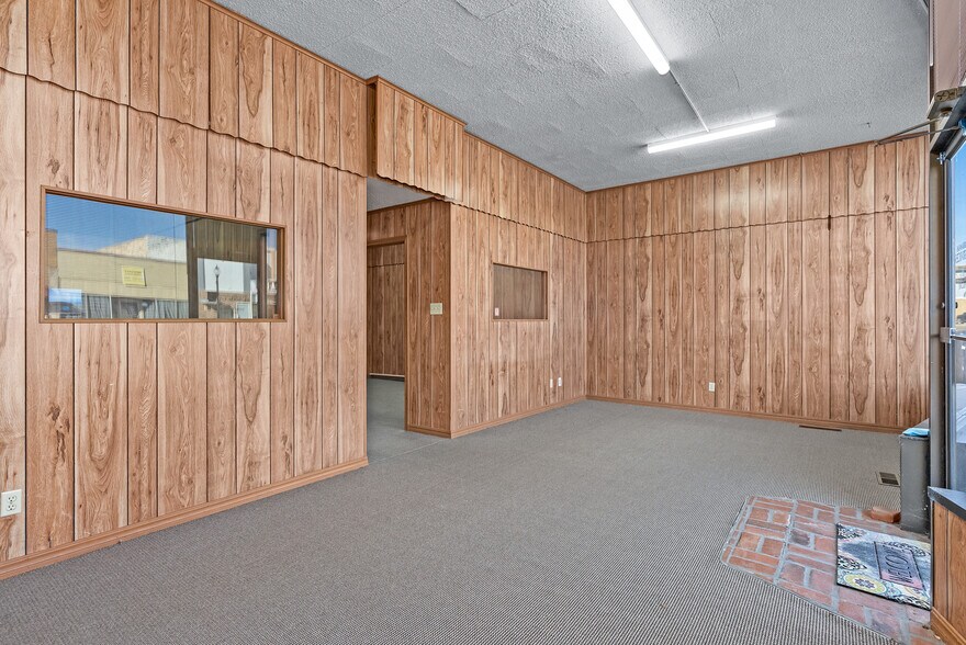 More Photos Of 155 N Broadway Ave, Booneville Storefront For Sale