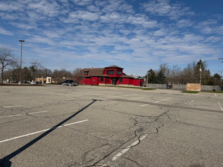 More Photos Of 150 S Washington St, Oxford Freestanding For Sale