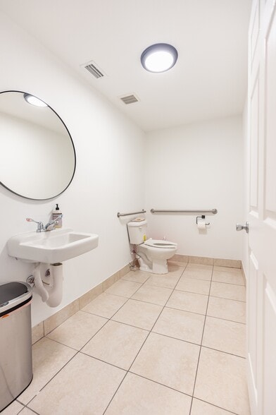 More Photos Of 1113 NW 79th St, Miami General Retail For Sale