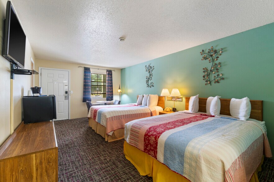 More Photos Of 3031 E Van Buren, Eureka Springs Hotel For Sale