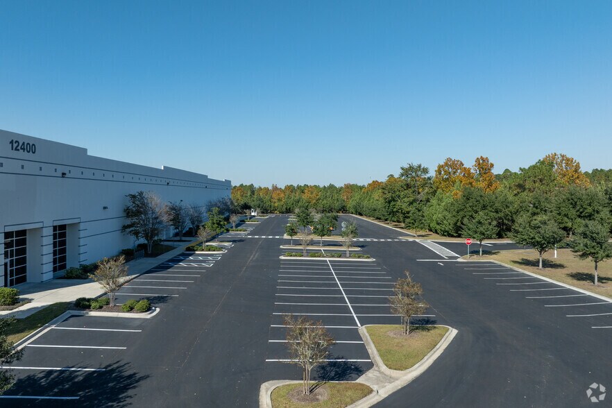 More Photos Of 12400 Presidents Ct, Jacksonville Warehouse For Lease