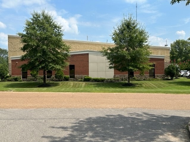 More Photos Of 280 Moore Ln, Collierville Warehouse For Lease