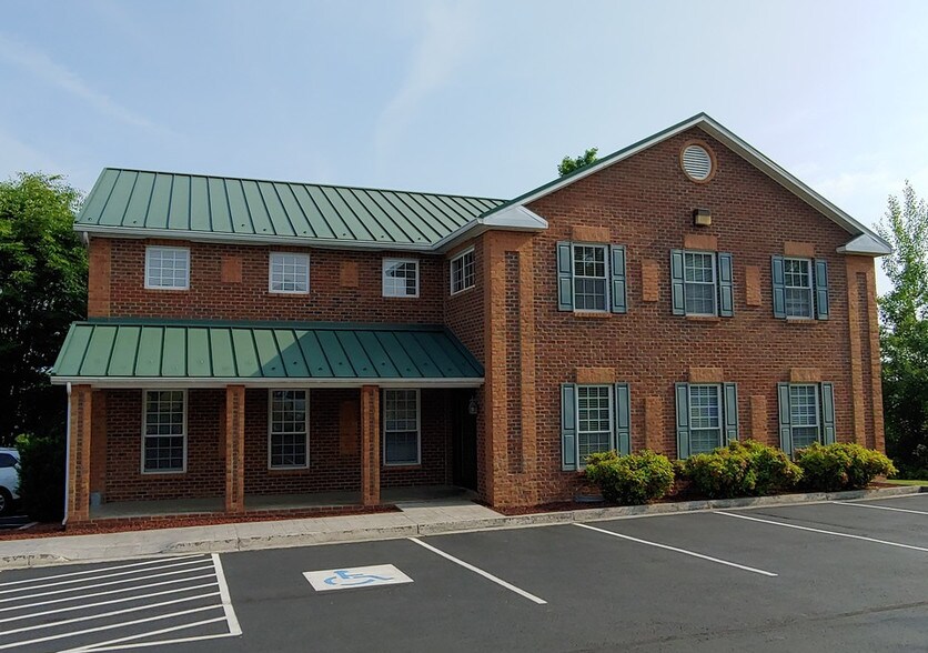 More Photos Of 5 W Back St, Fincastle Office For Lease