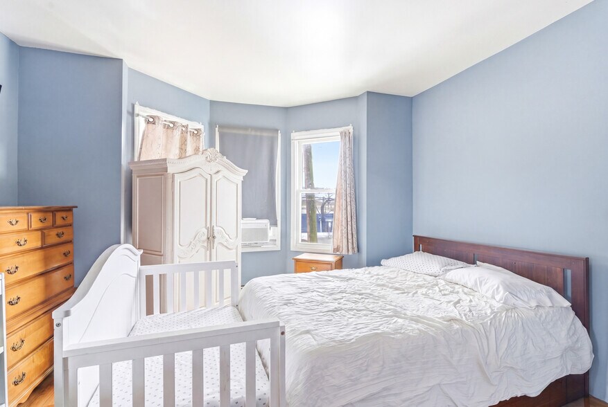 More Photos Of 237 Astor St, Newark Apartments For Sale