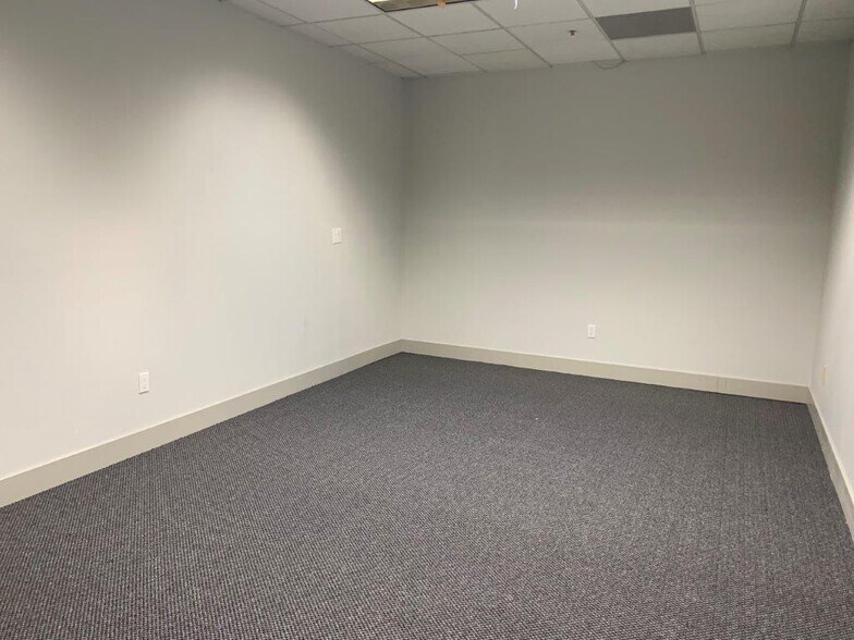 More Photos Of 415 Knollcrest Dr, Redding Office For Sale