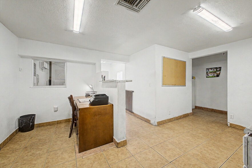 More Photos Of 3050 W 4th Ave, Apache Junction Warehouse For Lease